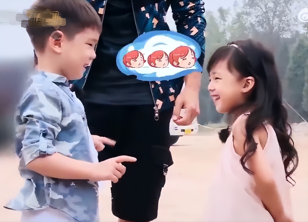 刘畊宏晒女儿近照，9岁小泡芙眼睛黑亮长相清秀，被赞：美人胚子