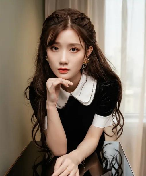 陈意涵：清丽脱俗，恬静温婉，明艳动人