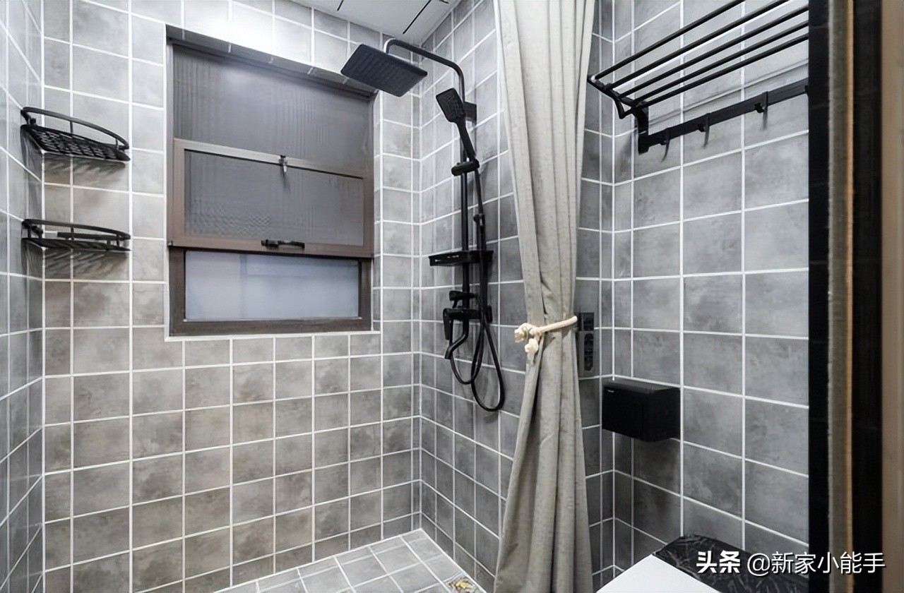 她家97平原木风小三房，极简装修不做电视墙，好看又显得有品位
