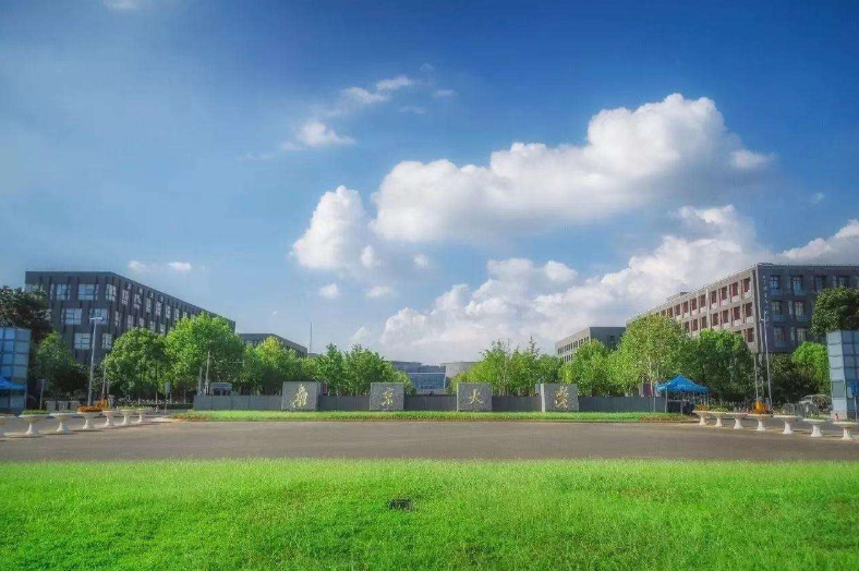 江苏省教育厅厅长和南京大学校长，谁的行政级别高？