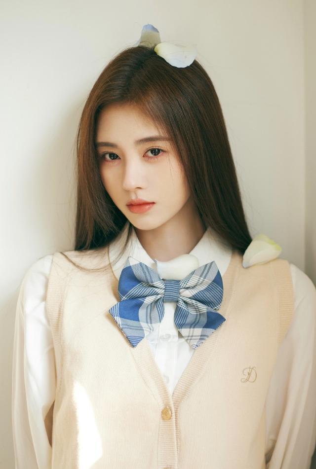 曾被誉为千年一遇美少女,却毫无偶像包袱,搞怪表情吓哭小朋友