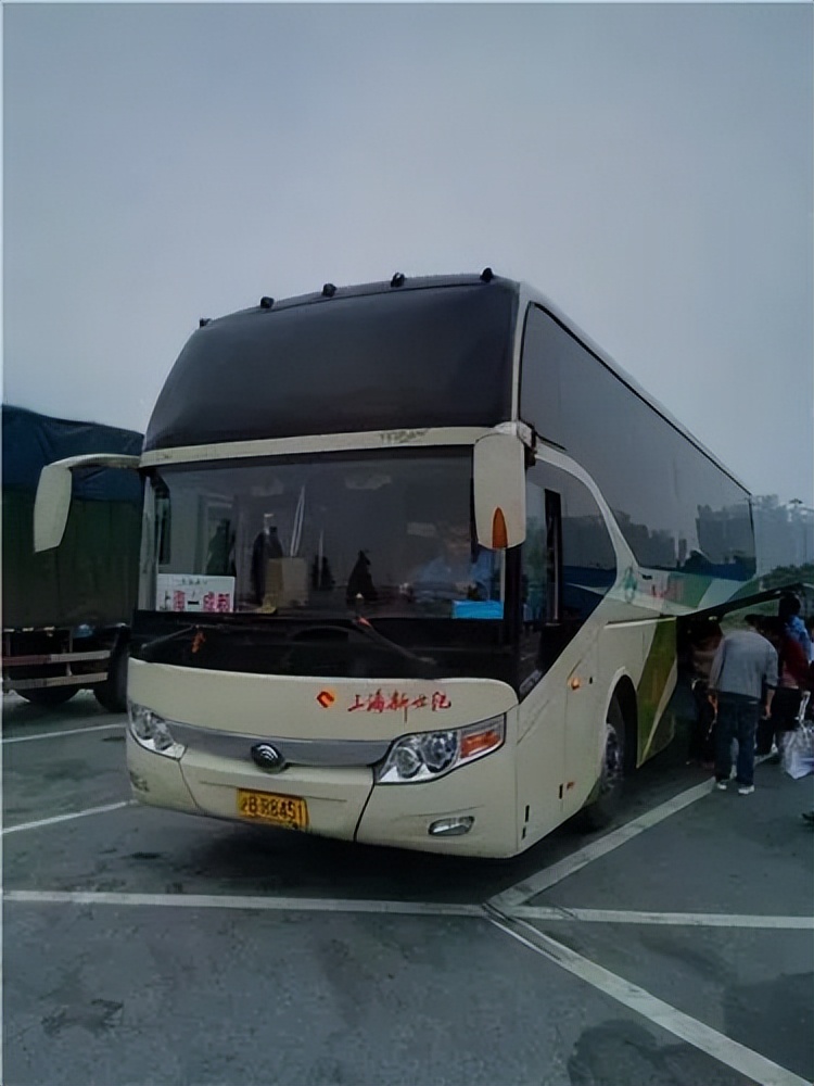 在我国被淘汰的卧铺大巴车，为何在越南能混的“风生水起”？