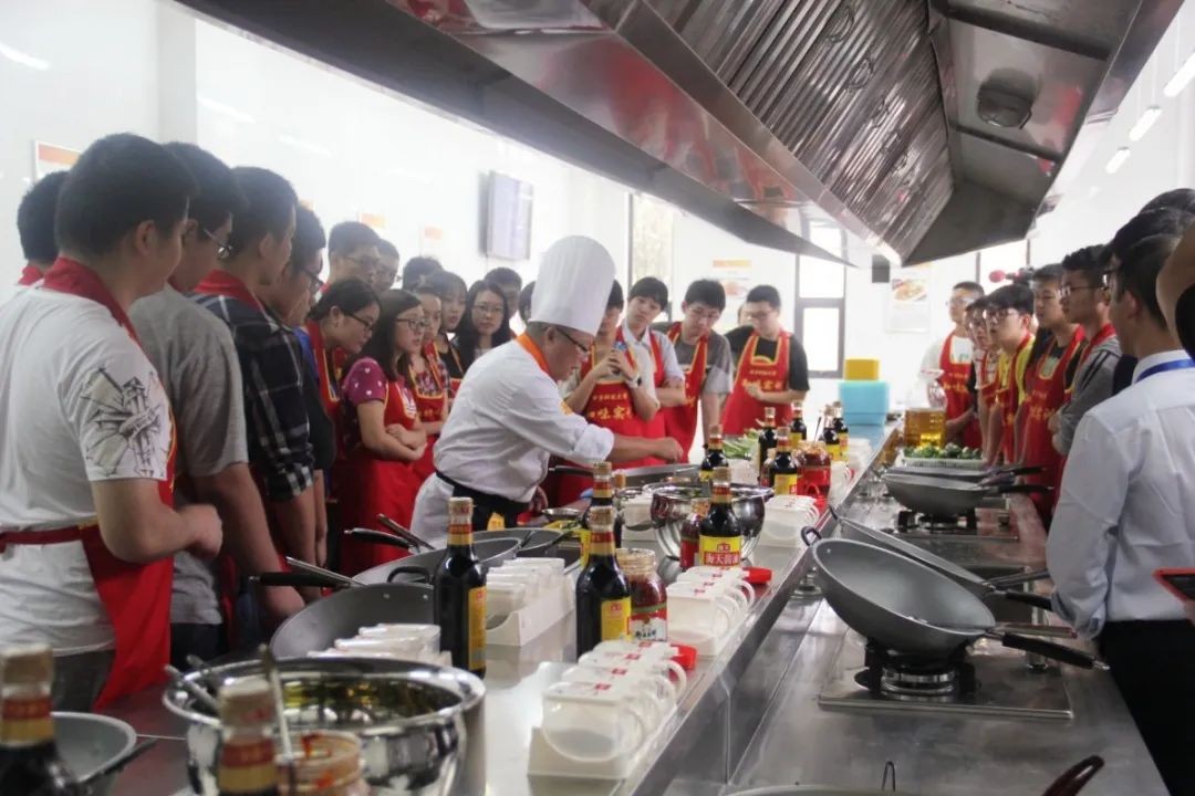 中青报聚焦！教学生制造火箭和飞行器，电子科技大学“宝藏”课程太酷了！