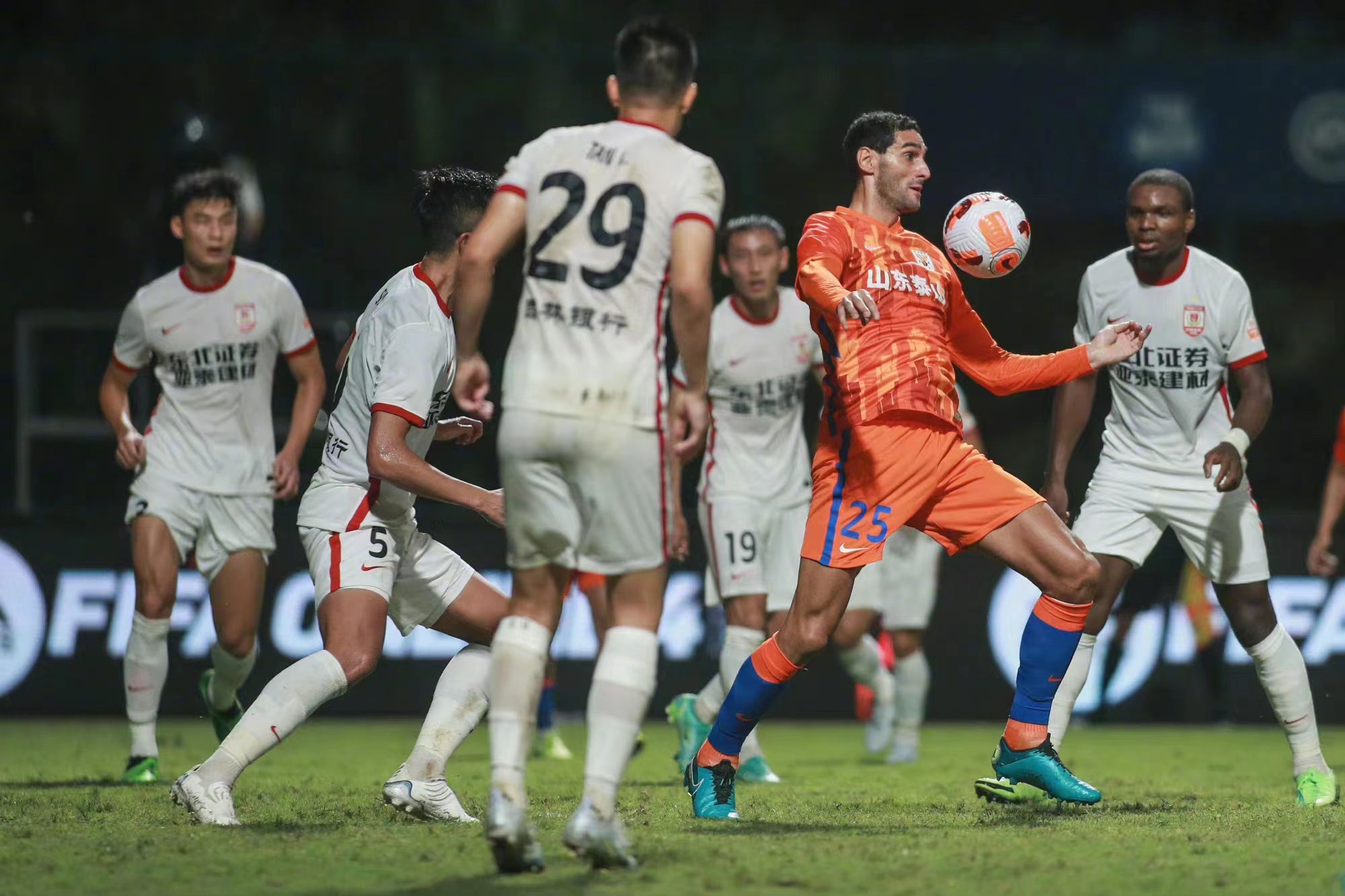 今日中超比分预测足球（泰山VS三镇阵容比分预测：0-5！郝伟想田忌赛马让郭田雨首发）