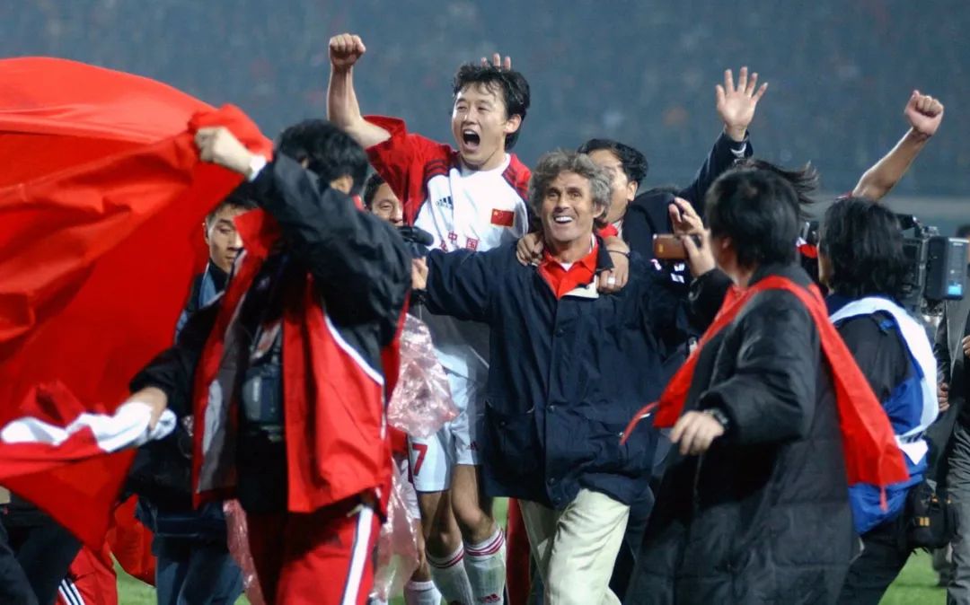 米卢的国家队阵容(米卢与国安三少20年后再同框 他给中国足球留下了什么？)