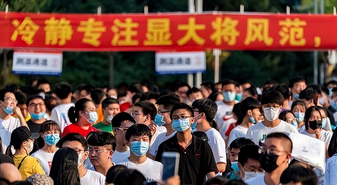 教育厅传来一个坏消息，2022高考迎来新规定，家长：没法上学了