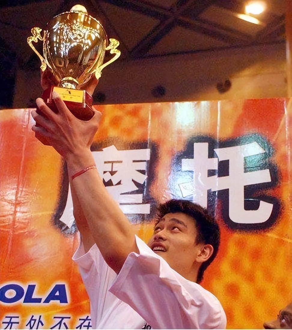 2002年总决赛，姚明场均41分21篮板并夺冠，为什么FMVP不是他？