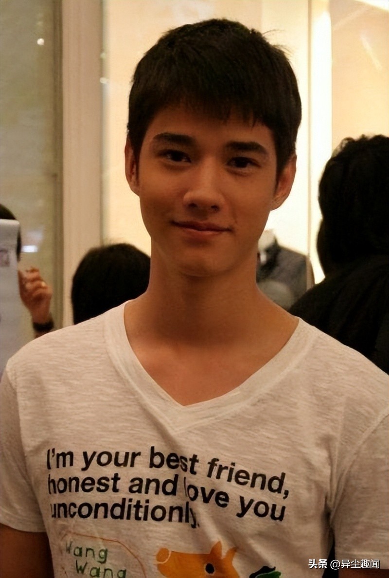 《初恋那件小事》学长帅气爆红，33岁熟男被封泰国金城武近照曝光