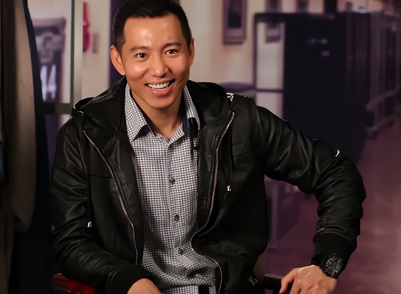 谷智鑫:34岁拍戏坠马瘫痪,女友照顾他8年,未办婚礼成终身遗憾