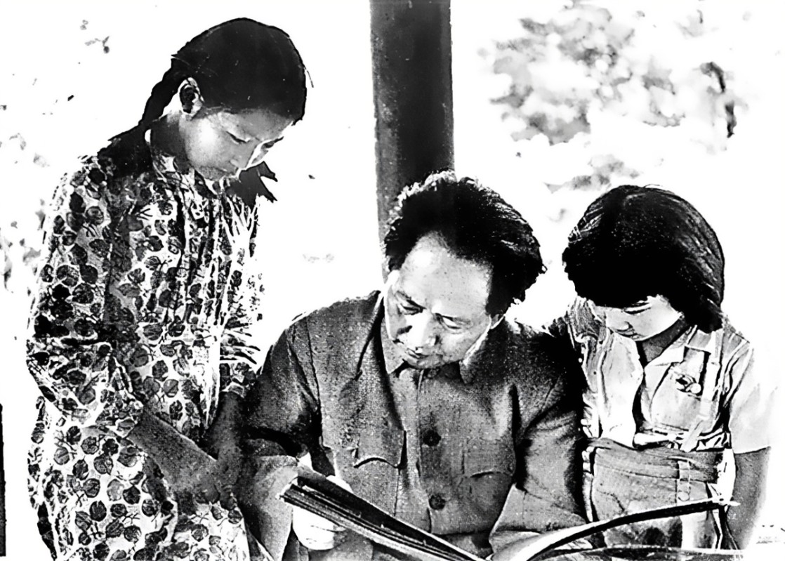 1976年毛主席逝世，毛岸青未能送葬，毛新宇：父亲一直很想念爷爷