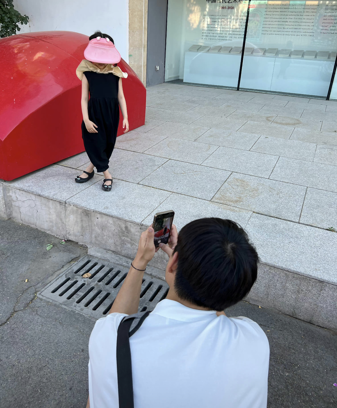 “名花有主CP”好甜蜜，一家三口出游画面温馨，冯雨的选择太明智