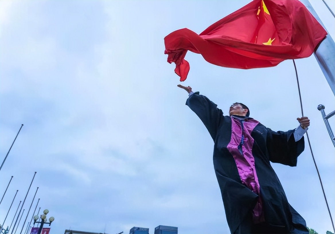 清华“学生年度人物”，奥运冠军杨倩排第八，前三名各有各的优秀