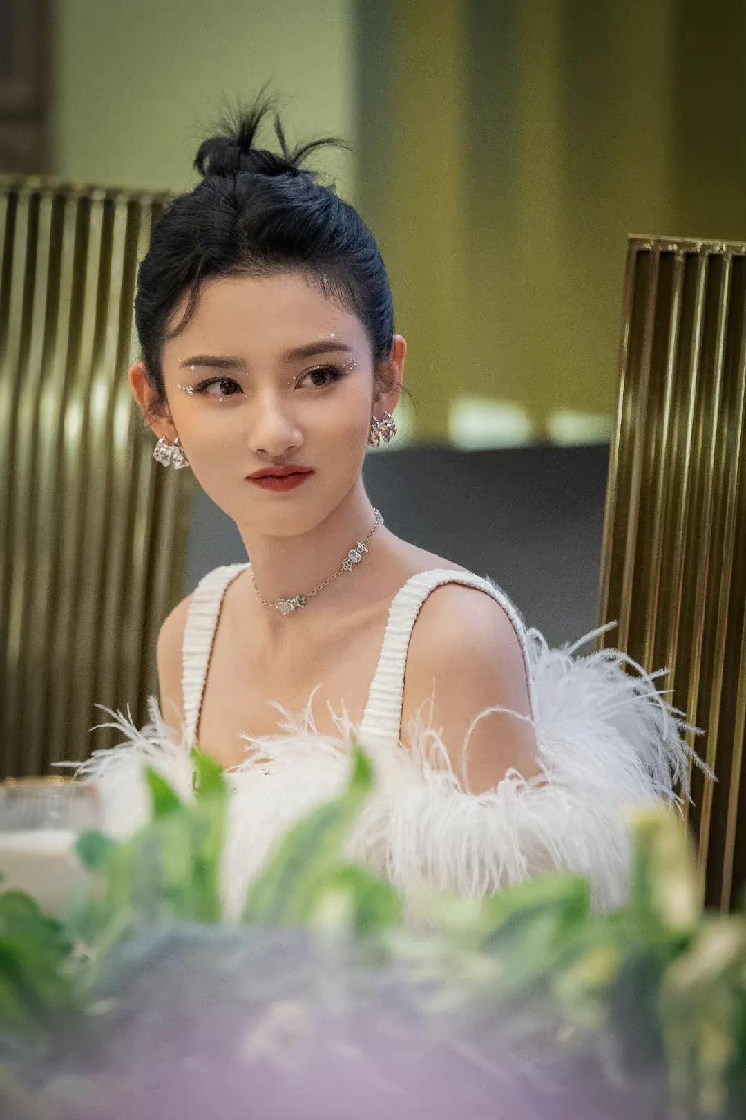 宋祖儿近期穿搭