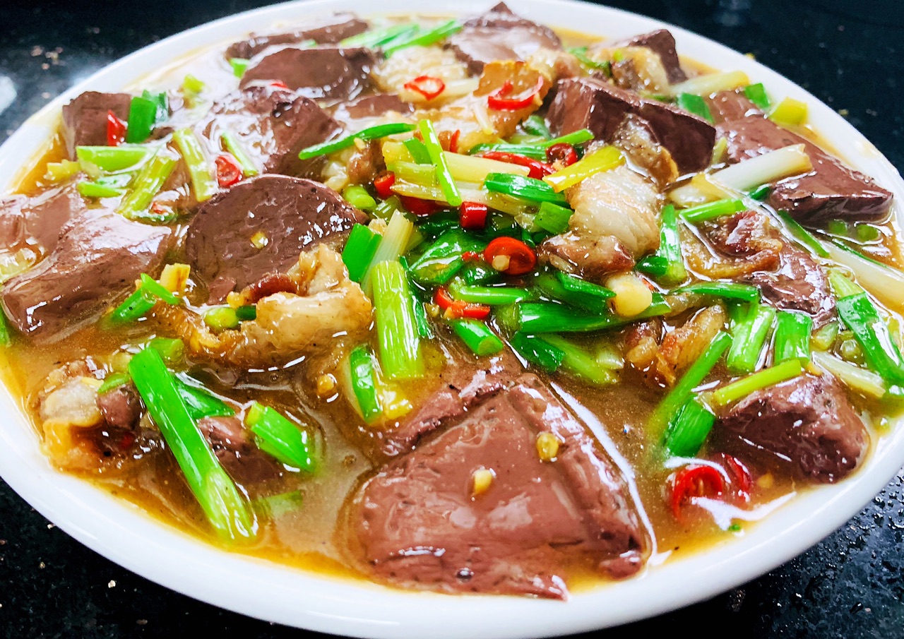 圖片[2]-【羊血燒萵筍】做法步驟圖 美味下飯 一大盤不夠吃-起舞食譜網