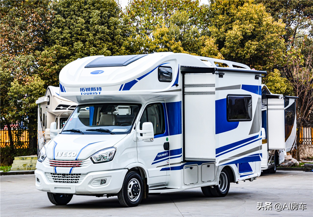 简约大气颜值高,3.0t动力后厨卫大空间,详解拓锐斯特9座3床房车