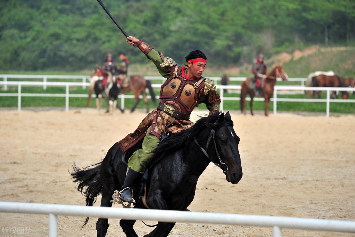 纵死犹闻侠骨香：王维七绝《少年行四首》