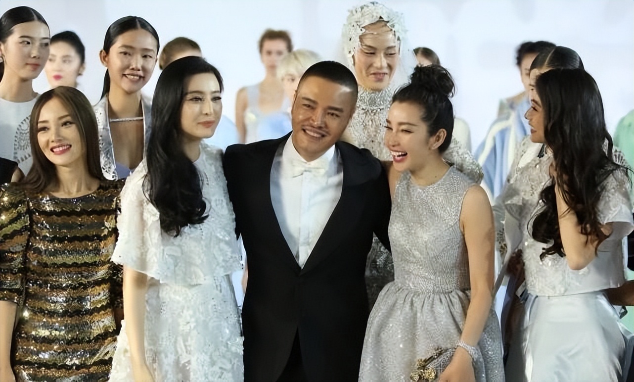 李冰冰仿佛不会老，穿精致还华贵的礼服，也看不出真实的年纪