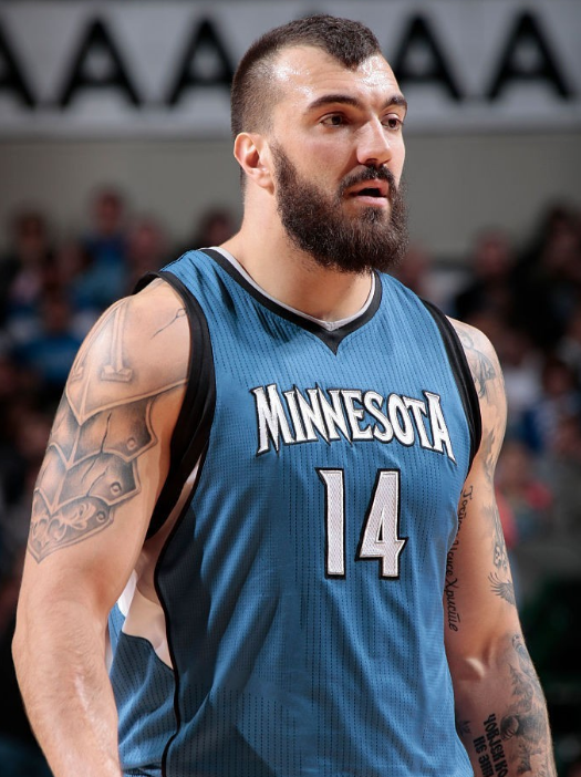 说名字,估计没啥人认识,佩科维奇在nba期间就是合格首发水平.