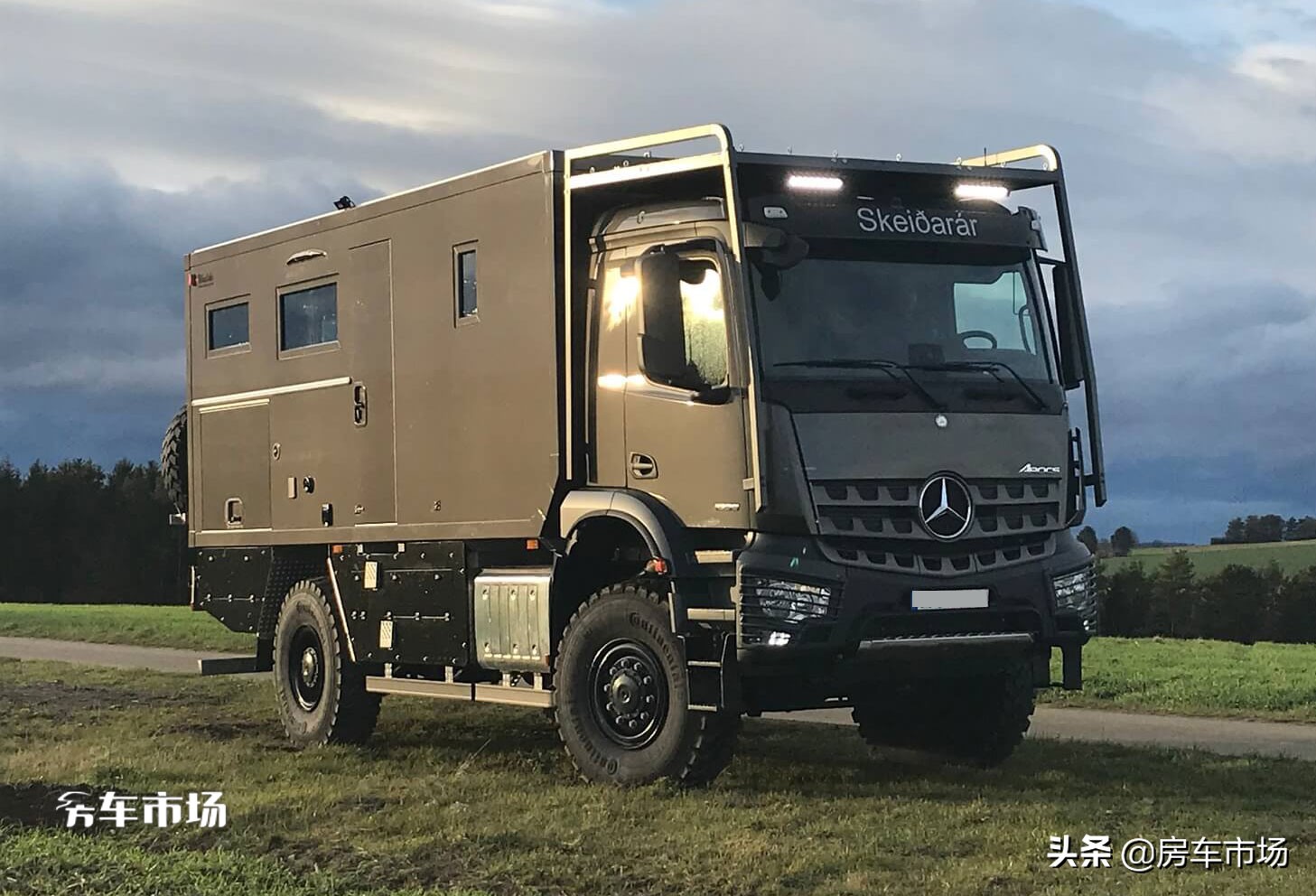 底盘来自奔驰arocs(阿罗克斯),配有4x4驱动系统,排量为7.