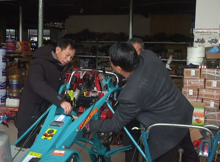 江西吉安：春耕備耕忙 農(nóng)機(jī)又熱銷(xiāo)