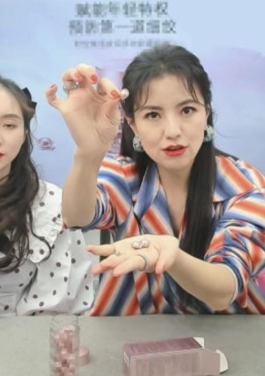 至今还单身的8位央视女主持人，情史个个简单，最大57岁最小29岁