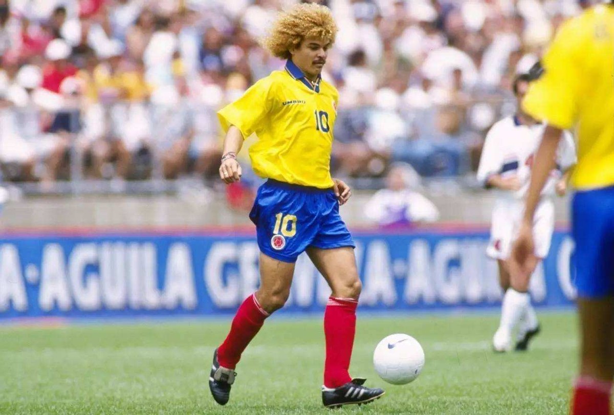 哥伦比亚世界杯足球队员(94年世界杯，哥伦比亚球员将球踢进自家球门，回国后连中12枪殒命)