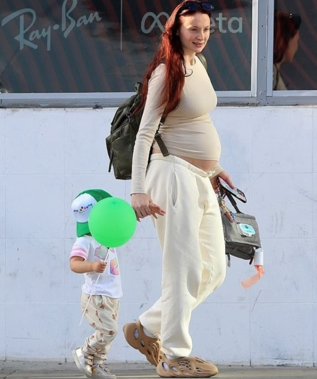 26岁索菲特纳二胎产女，经纪人证实喜讯，曾出演《权力的游戏》