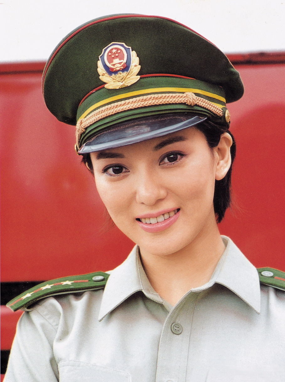 反正在后期的作品南泥湾中,彭丹虽然身着八路军的服装,但是却仍然没有