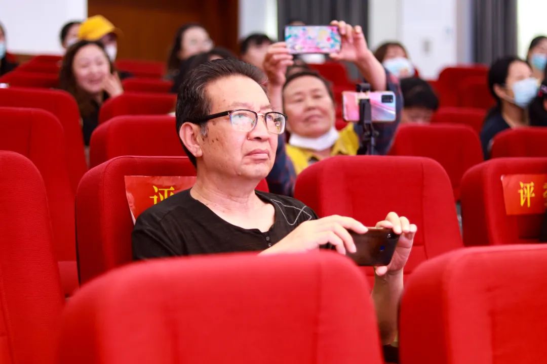 华阳实小举行“童星耀五月·艺术绽花开”群舞比赛（三四年级）