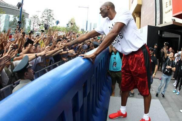 哪些女明星出现在nba(NBA赛场火辣女星！卡戴珊五妹亮眼，恩比德做了痴汉，示爱蕾哈娜)