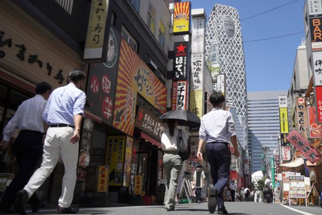 日本男子迫害老师，为躲避警察亲自整容，被捕后出书赚千万版税