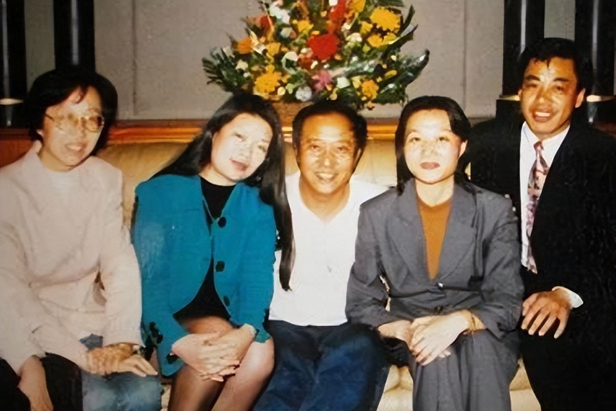 "爱折腾"的牛群:离开冯巩后过气,58岁妻离子散,64岁跳水晕倒