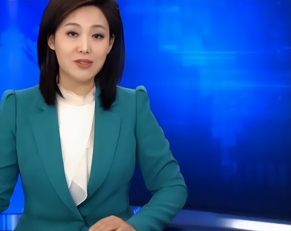央视主持人郑丽:从老师转行当主持人,老公是圈外人,低调踏实