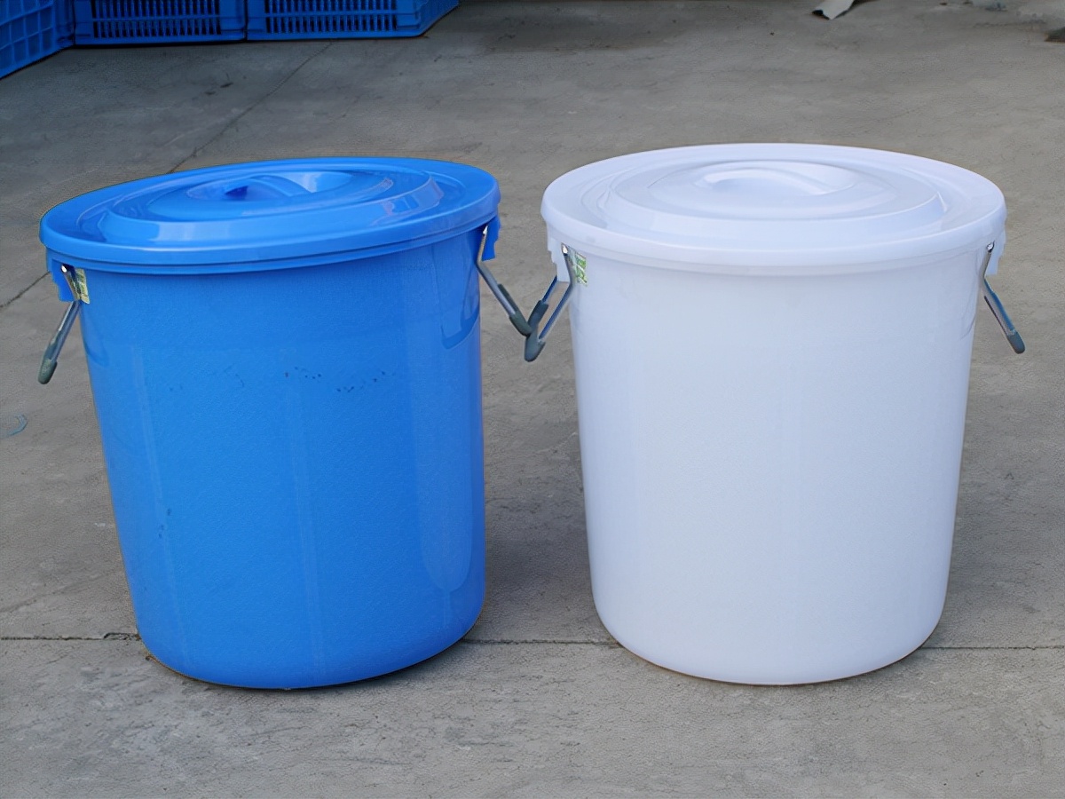 塑料桶生产设备有哪些？塑料桶生产厂家为你解答