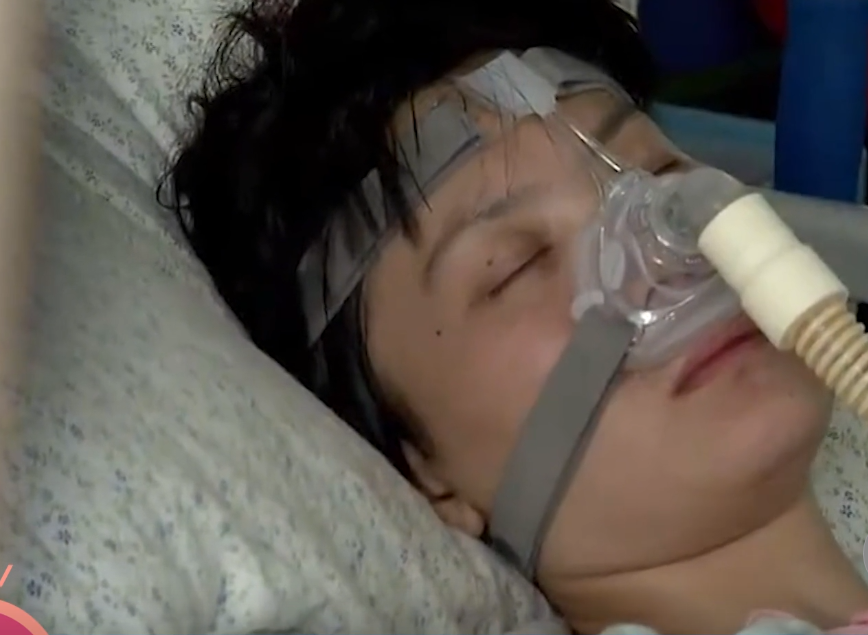 2017年女孩生命仅剩几小时，父亲含泪请求母亲相见，母亲：没必要