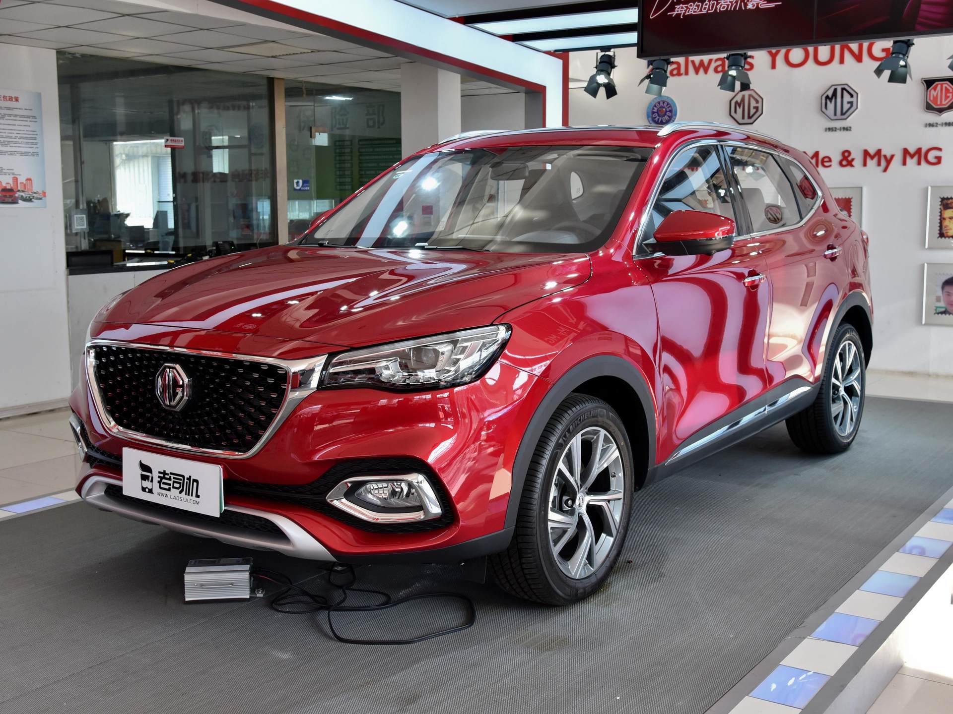 3l!空间大能不加油,配置远超cr-v,实拍名爵hs新能源