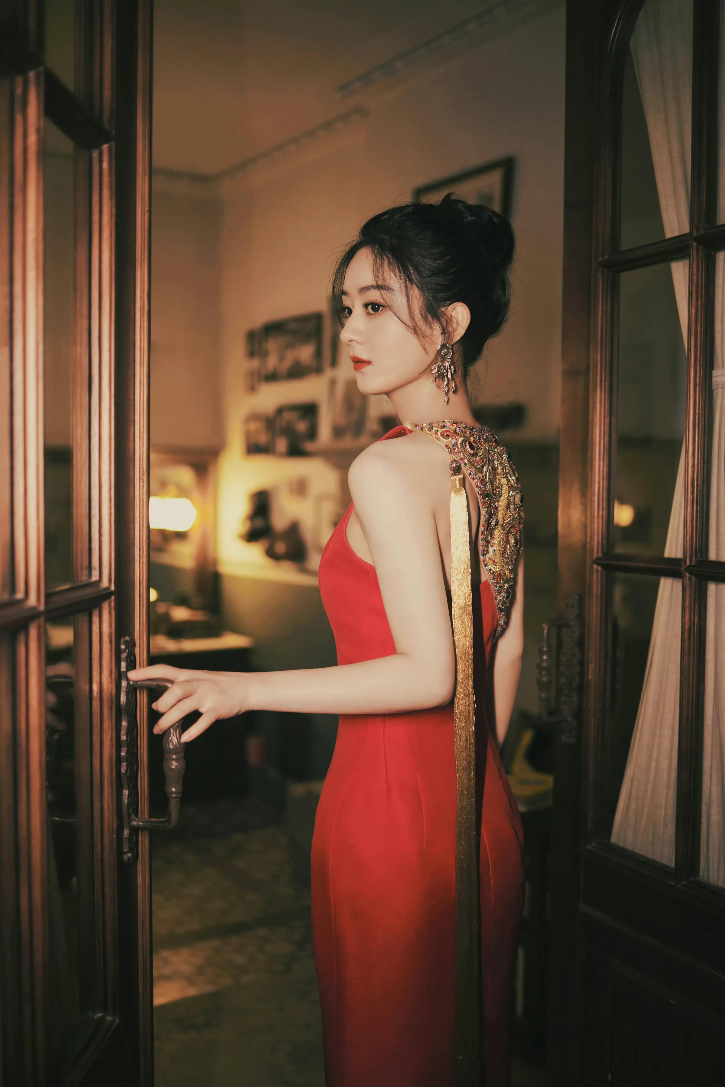 孙怡、赵丽颖红色礼服状态迥异，有没有爱情的滋润肉眼可见