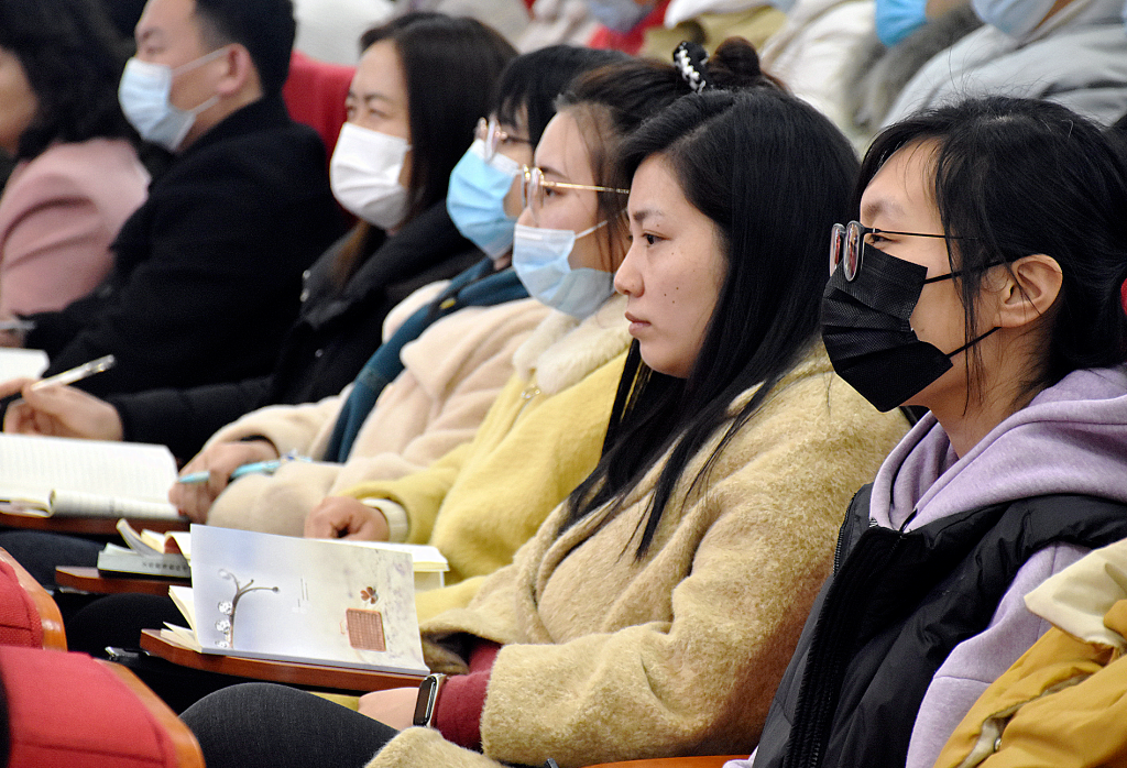 计算机学生晒出课表，只要专业选得“好”，大学的充实感堪比高中