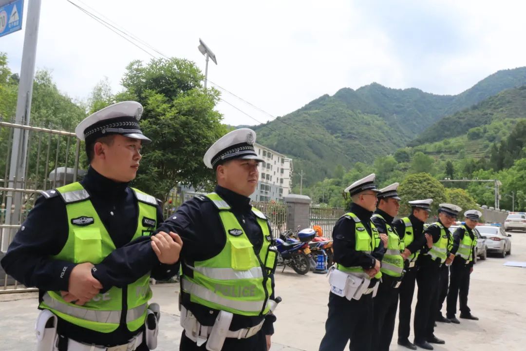 学技能 强本领 保平安——康县公安交警组织开展单警装备使用教学暨执法规范化培训