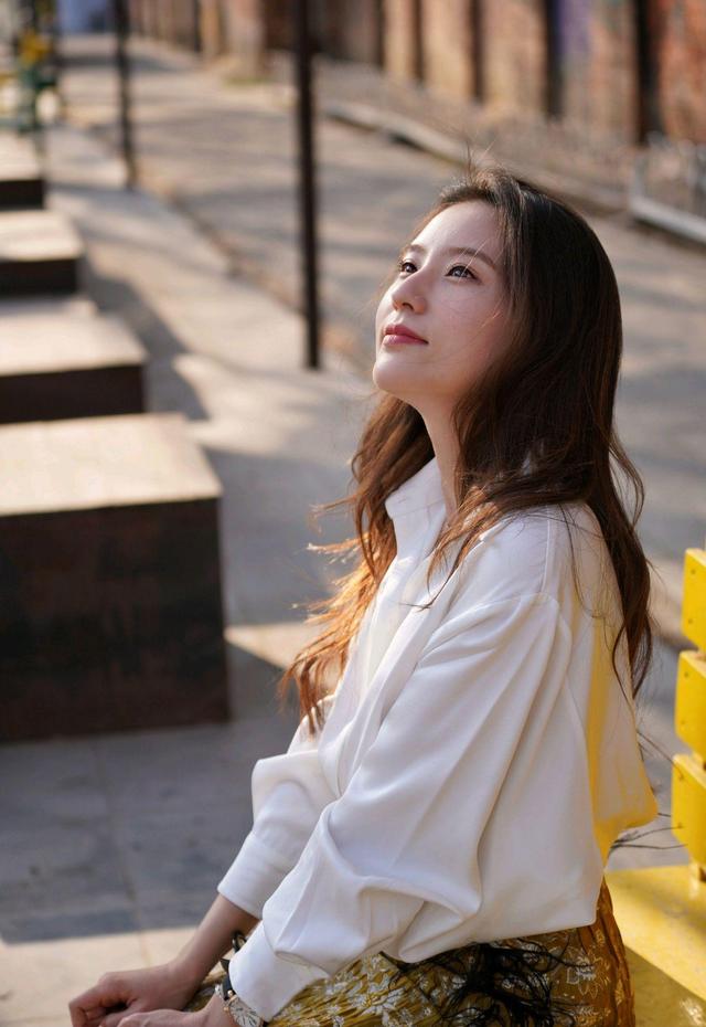 茗洋娱乐—美女明星-鲍天琦