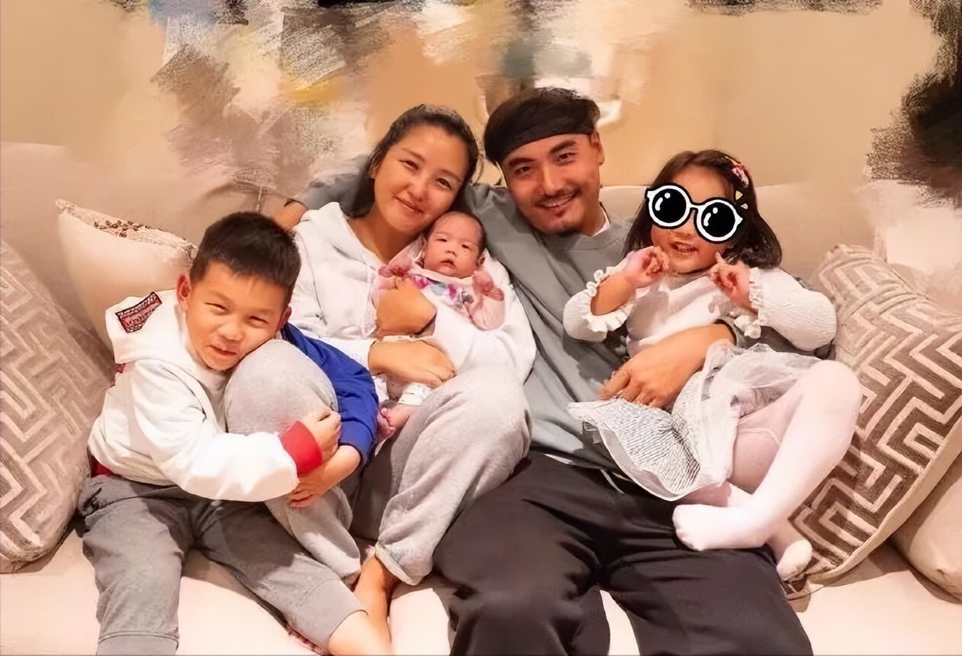 8位过气女明星窘况：卑微求工作，变脸被群嘲，徒留尴尬与心酸