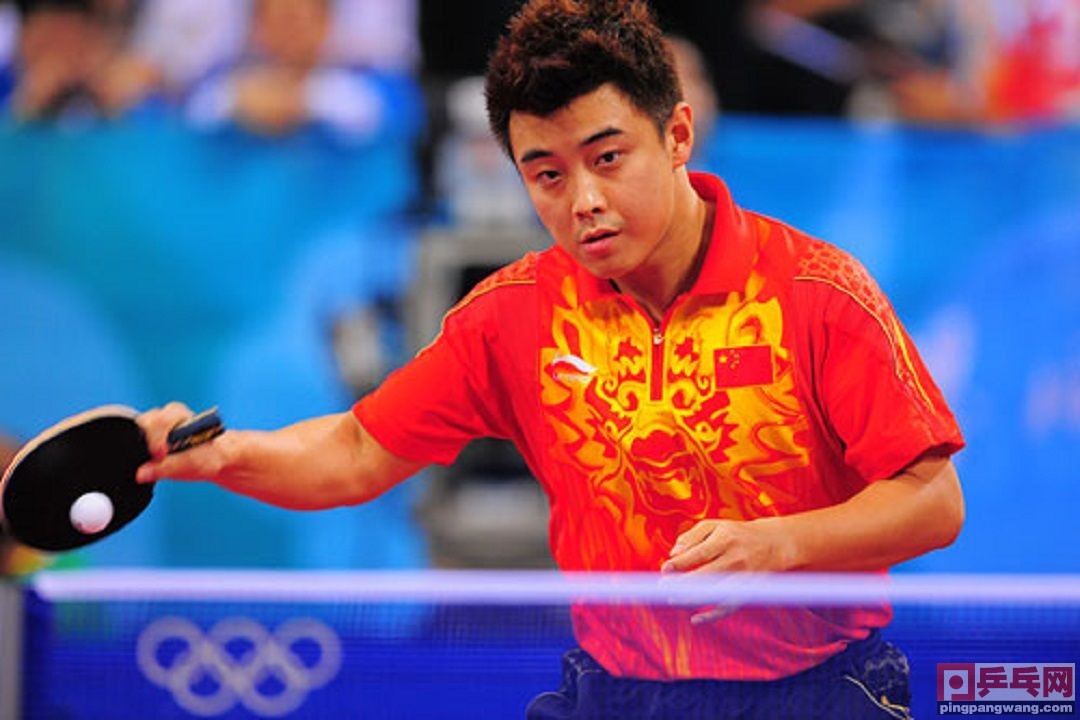 王皓乒乓球比赛视频(不同年代选手对决，2008年北京奥运会男单半决赛，王皓轻取佩尔森)