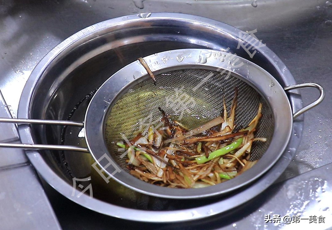 冬季天寒地冻，容易滑倒，推荐多吃这5种“高钙”食物，强筋健骨
