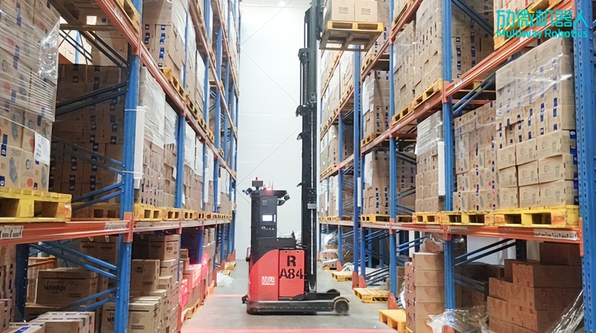 聚焦场景，以标准化无人叉车产品和柔性化解决方案覆盖碎片化需求