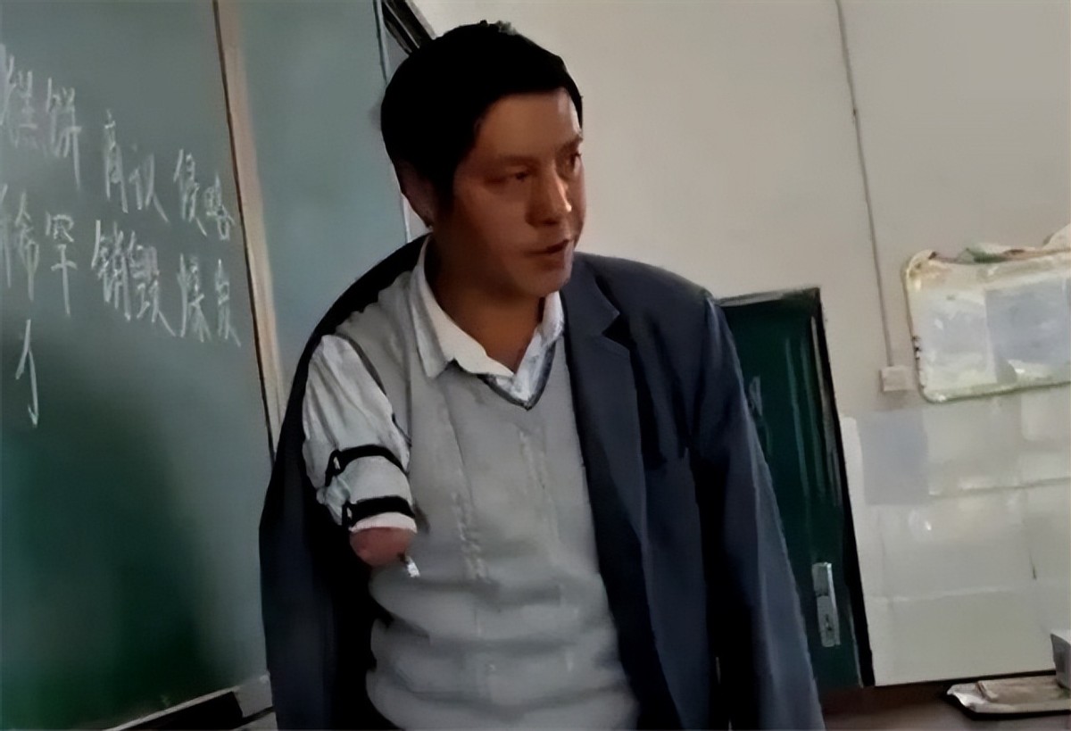 乡村无臂老师江声发：代课18年无法转正，肢体残疾不应该是障碍