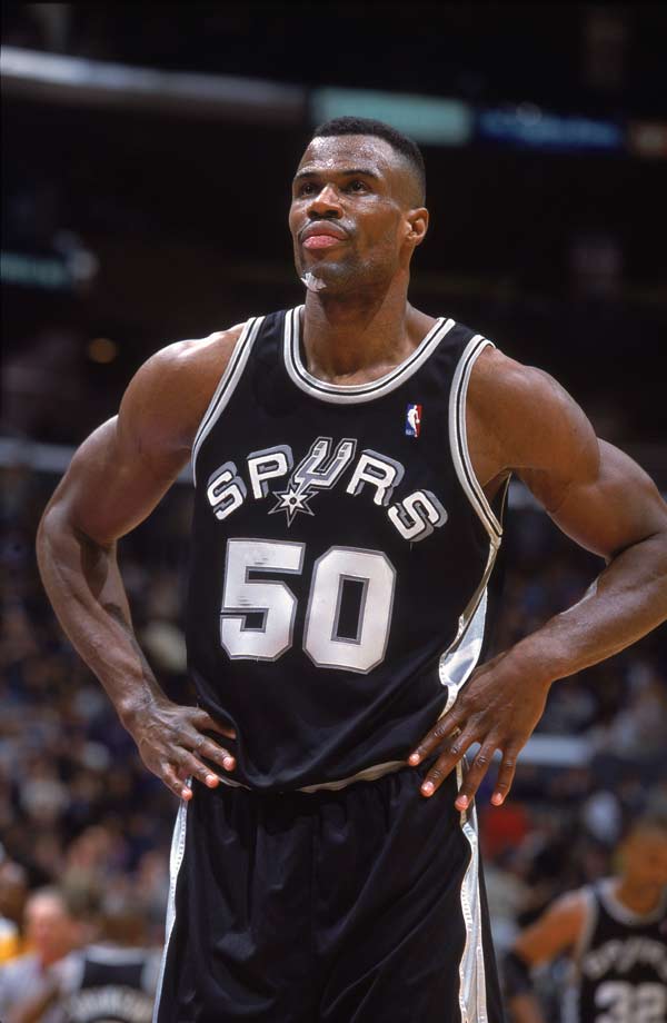 為什么nba球員手臂有輪廓（90年代的NBA中鋒肌肉有多強大？對比如今內(nèi)線，當(dāng)年全是麒麟臂）