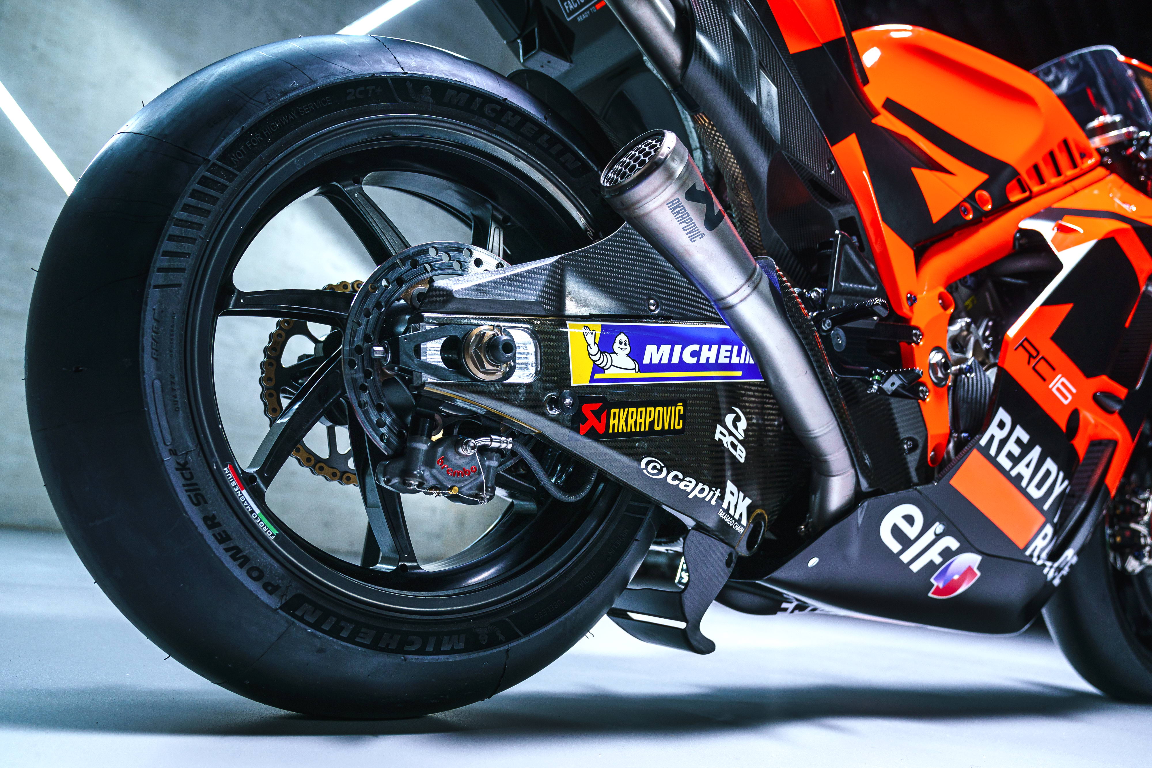 25号赛车手(MotoGP 2022：KTM MotoGP Tech3 车队的 RC16)