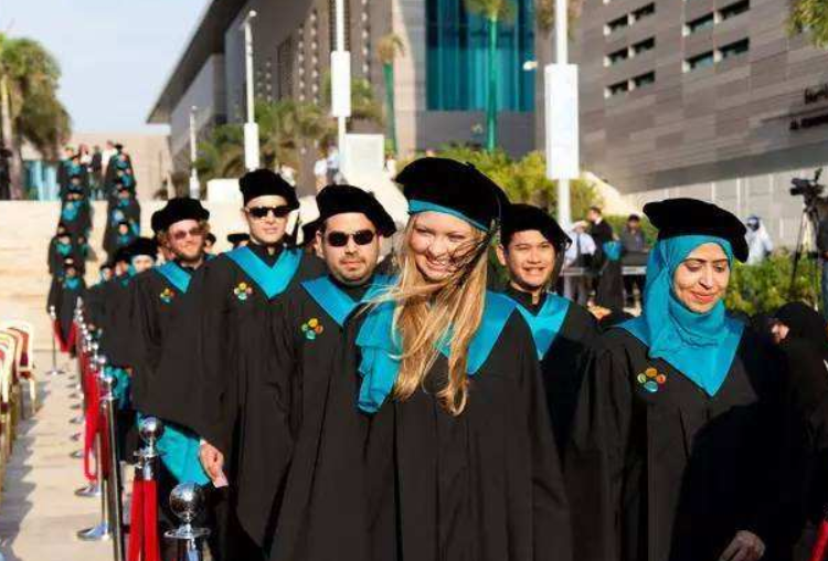 博士生考入土豪大学，免学费住别墅还拿奖学金，妥妥的人生赢家