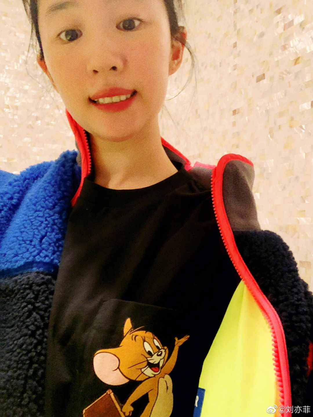 刘亦菲罕见自拍营业？拍得不错下次不准再拍了