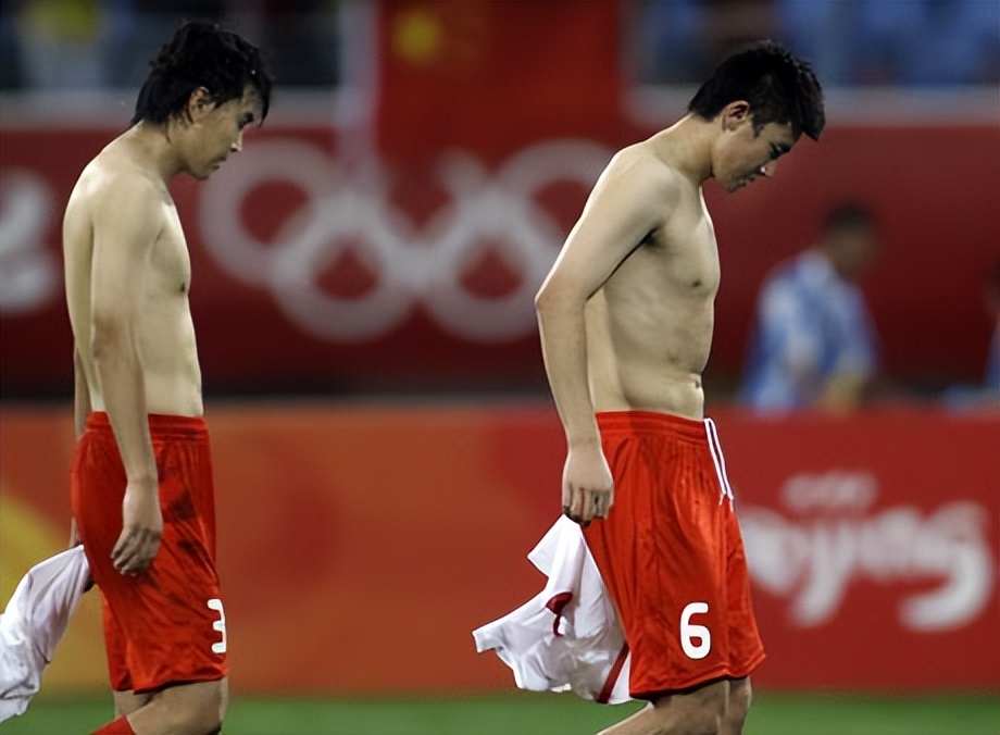2008奥运足球赛(中国足球史上今天：2008年奥运会郑智 谭望嵩染红，国奥0-2比利时)